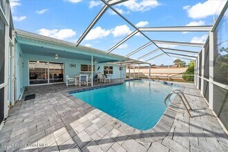 316 S Dorset Dr in Cocoa Beach, FL - Foto de edificio - Building Photo