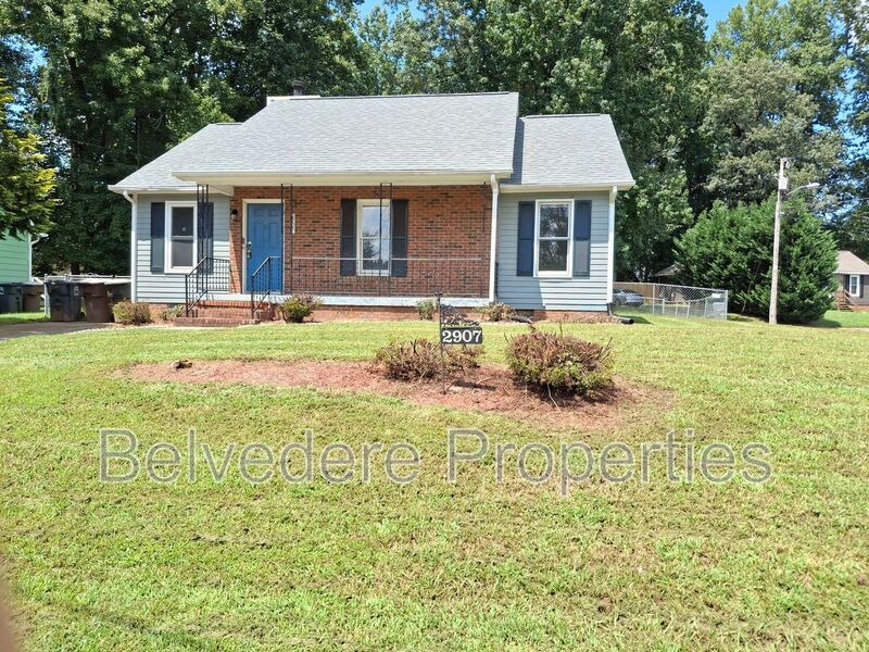 2907 Patio Pl in Greensboro, NC - Building Photo