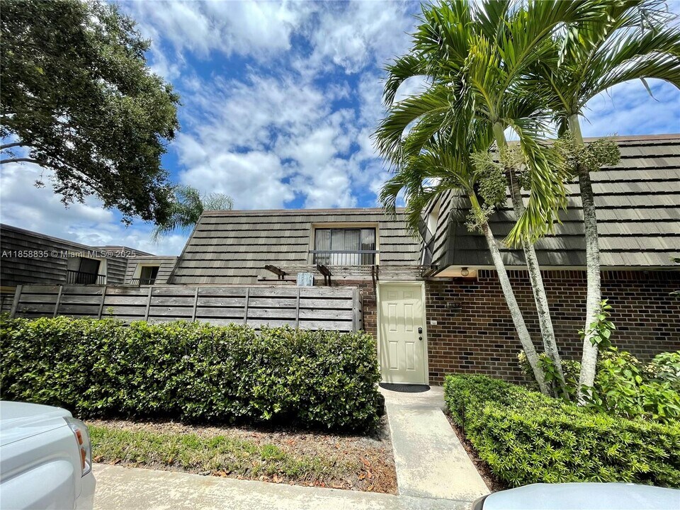 1132 11th Terrace in Palm Beach Gardens, FL - Building Photo
