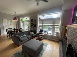 1049 W Altgeld St in Chicago, IL - Building Photo - Building Photo