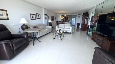 328 N Ocean Blvd, Unit 706 in Pompano Beach, FL - Building Photo - Building Photo