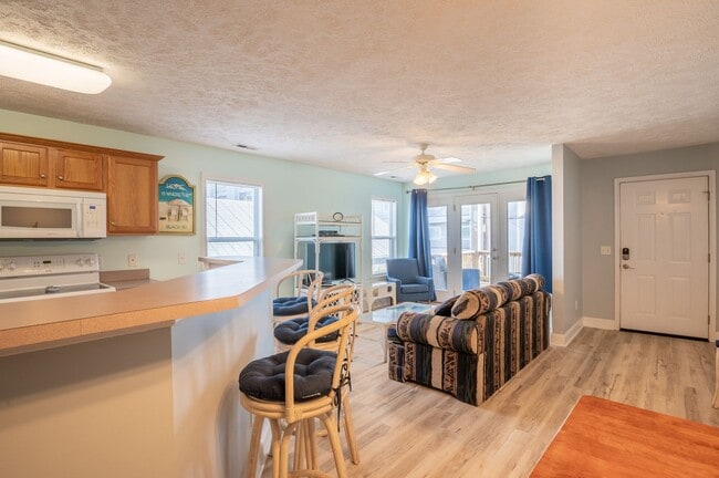 208 Carolina Beach Ave S in Carolina Beach, NC - Foto de edificio - Building Photo