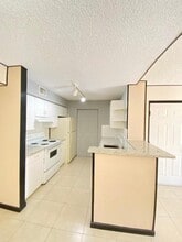 2041 Renaissance Blvd, Unit 207 in Hollywood, FL - Building Photo - Building Photo