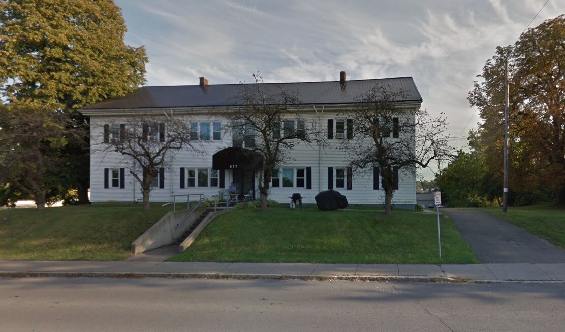 577 Main St in West Seneca, NY - Building Photo