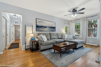 301 W Goethe St in Chicago, IL - Building Photo - Building Photo