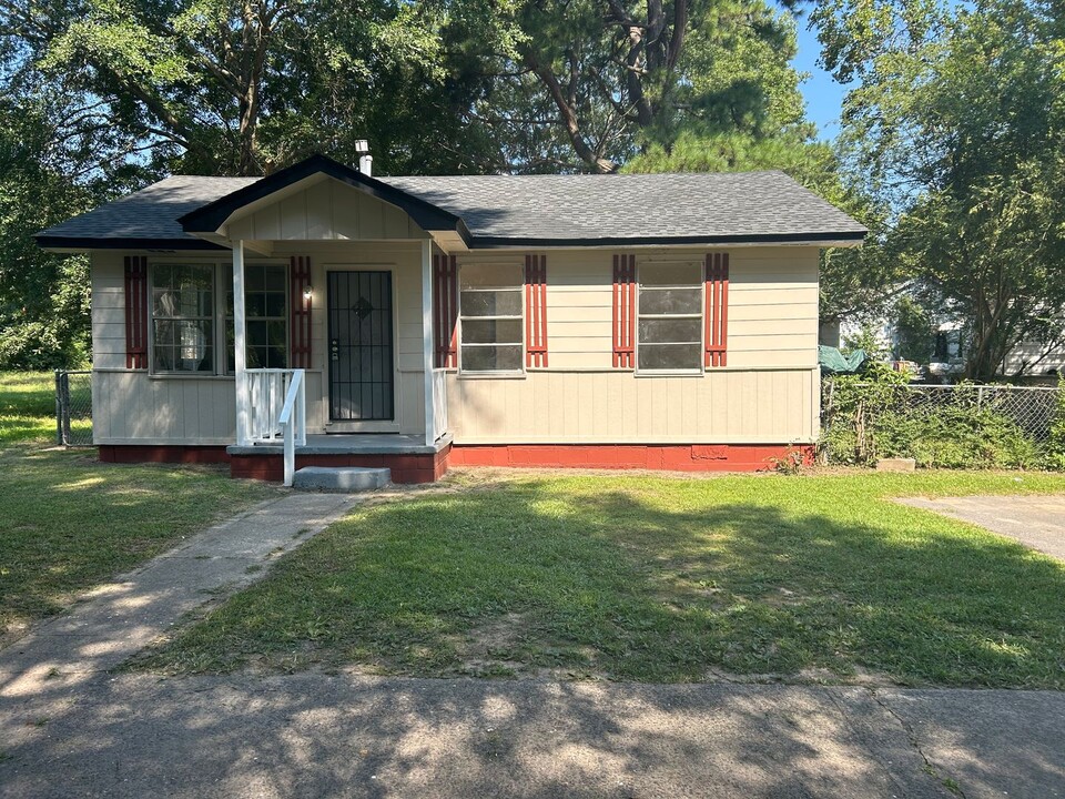 105 Cross St in Jacksonville, AR - Building Photo