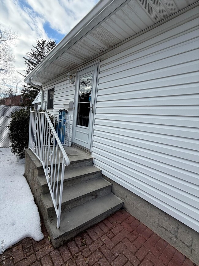 511A 6th St in East Northport, NY - Building Photo - Building Photo