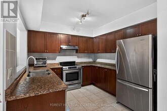 101 Sir Sanford Fleming Way in Vaughan, ON - Building Photo - Building Photo