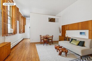 719 Greenwich St in New York, NY - Building Photo