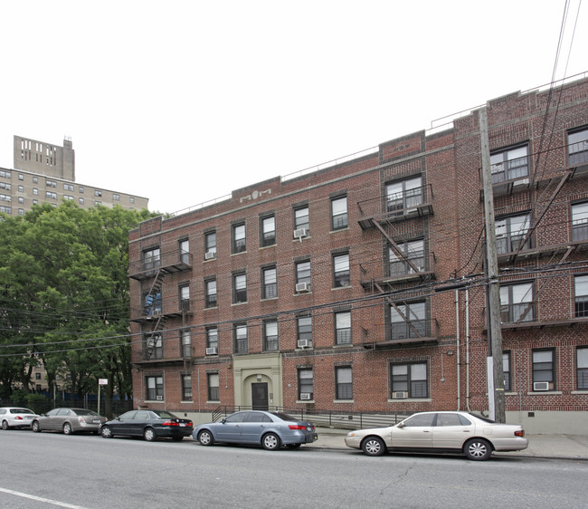 702 E New York Ave in Brooklyn, NY - Building Photo - Building Photo