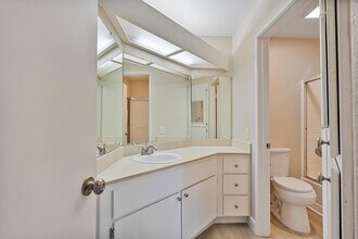 331 Shadow Run Dr in San Jose, CA - Building Photo - Building Photo