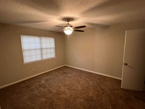 979 Birchfield Dr in Hinesville, GA - Building Photo - Building Photo