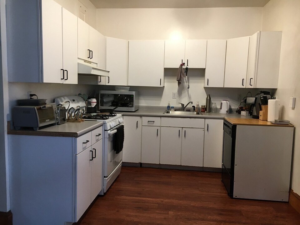 20 Saint Lukes Rd, Unit 1R in Boston, MA - Building Photo