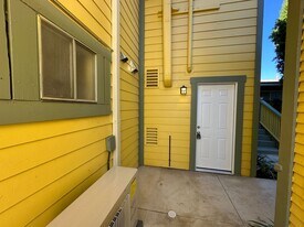 678 N Shaffer St in Orange, CA - Building Photo