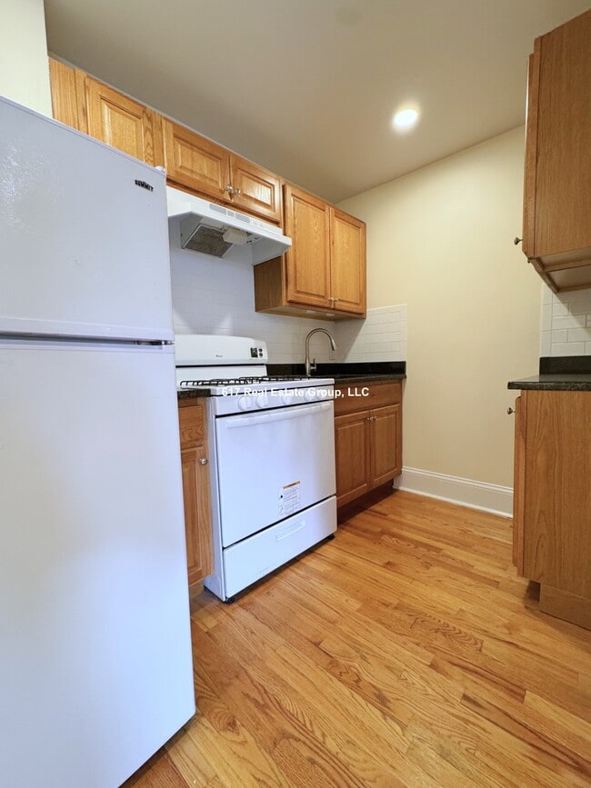 2 Ware St in Cambridge, MA - Building Photo - Building Photo