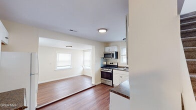 18 Whitney Rd in Latham, NY - Building Photo - Building Photo