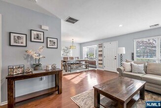 1099 Coventry Way in Mahwah, NJ - Building Photo - Building Photo