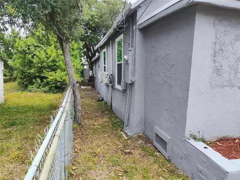 1021 NW 8th St in Hallandale Beach, FL - Building Photo - Building Photo