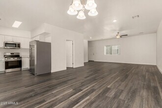 2838 E Tracy Ln in Phoenix, AZ - Building Photo - Building Photo