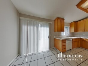 5204 Firenza Way in Salida, CA - Foto de edificio - Building Photo
