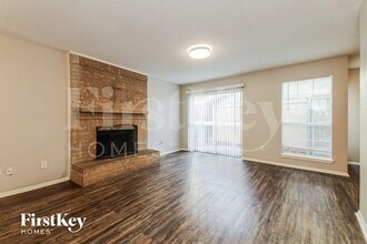 2933 Southern Cross Dr in Garland, TX - Foto de edificio - Building Photo