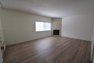 11315 Moorpark St in Los Angeles, CA - Building Photo - Building Photo