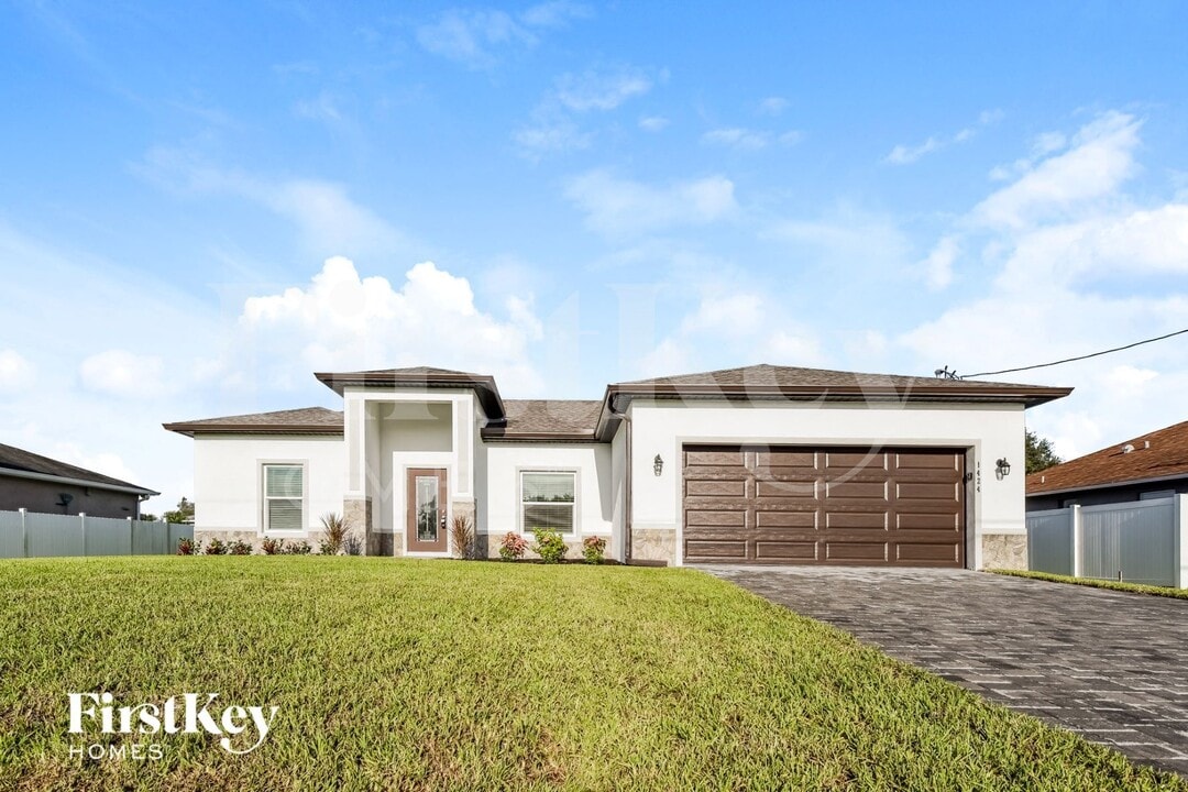 1424 NE 1st Ave in Cape Coral, FL - Building Photo