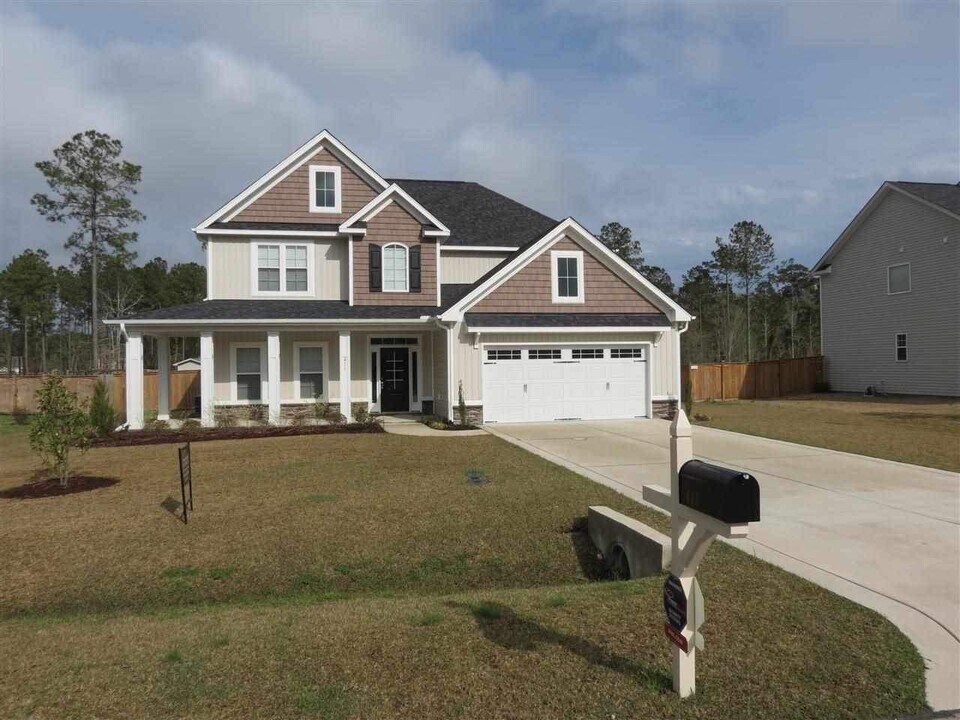 411 Wolfe Ln in Hubert, NC - Building Photo