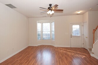 221 Orchard Park Dr in Cary, NC - Foto de edificio - Building Photo