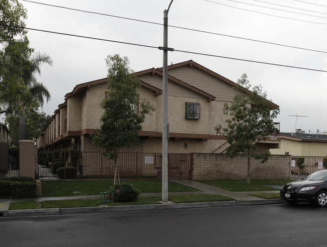 7222 Melrose St in Buena Park, CA - Foto de edificio - Building Photo