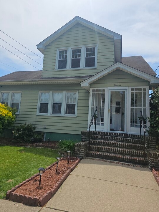 19 Harding St, Unit #2 in Maplewood, NJ - Foto de edificio