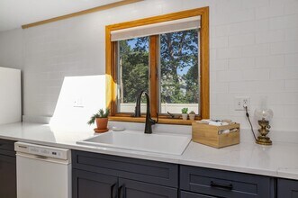 32 Hampshire Rd in Portsmouth, NH - Building Photo - Building Photo