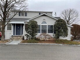 31 Ledge Ave in New Canaan, CT - Building Photo