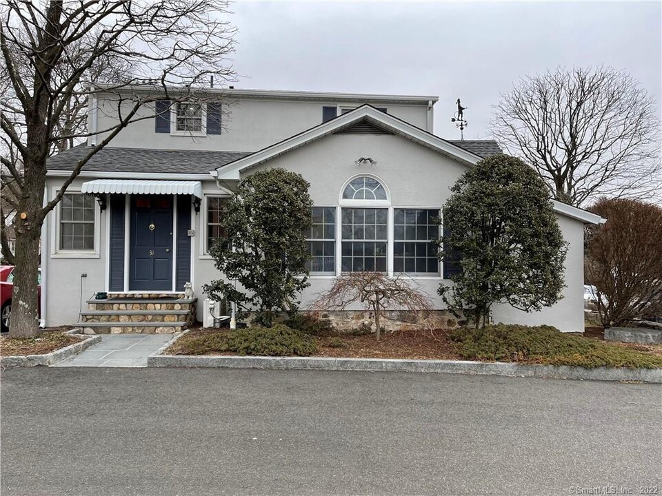 31 Ledge Ave in New Canaan, CT - Building Photo