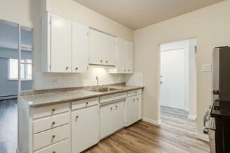 Peyto Apartments in Calgary, AB - Building Photo - Building Photo