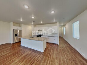 96 Cabaletta Ln in Henderson, NV - Building Photo - Building Photo