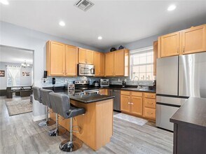 14741 SW 11th St in Pembroke Pines, FL - Foto de edificio - Building Photo