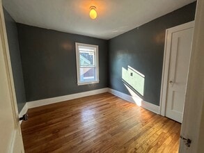 109 Hawthorne Ave, Unit 2d Floor in Utica, NY - Foto de edificio - Building Photo