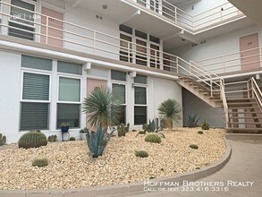 6873 Franklin Ave-Unit -205 in Los Angeles, CA - Building Photo - Building Photo