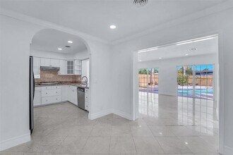 2005 N 36th Ave in Hollywood, FL - Building Photo - Building Photo