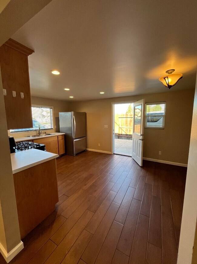 248 West St in Soledad, CA - Foto de edificio - Building Photo