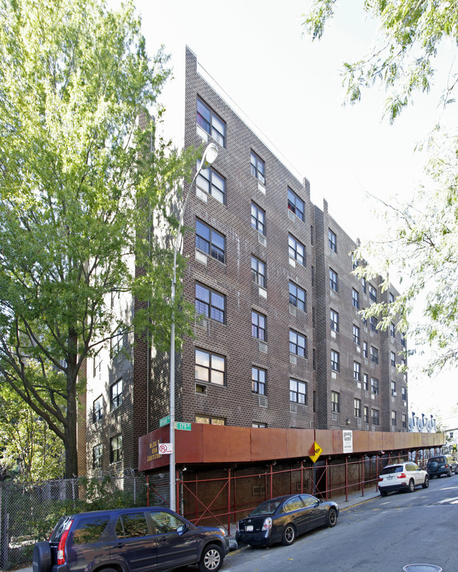 West Farms Square Plaza Apartments III in Bronx, NY - Foto de edificio - Building Photo