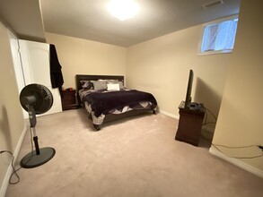 24 Armour Crescent in Hamilton, ON - Building Photo - Building Photo