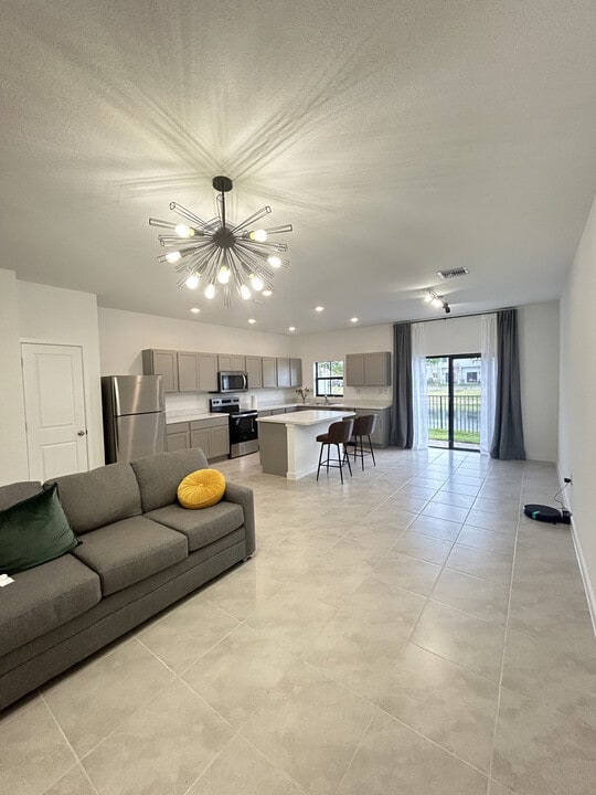 876 NW 3rd Way in Pompano Beach, FL - Building Photo