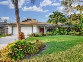 14465 Larkspur Ln in Wellington, FL - Building Photo