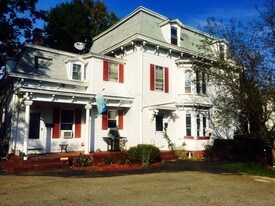 23 Sunnyside Ave in Putnam, CT - Building Photo