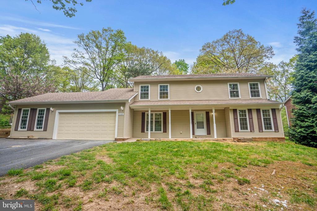 5105 Pheasant Ridge Rd in Fairfax, VA - Foto de edificio