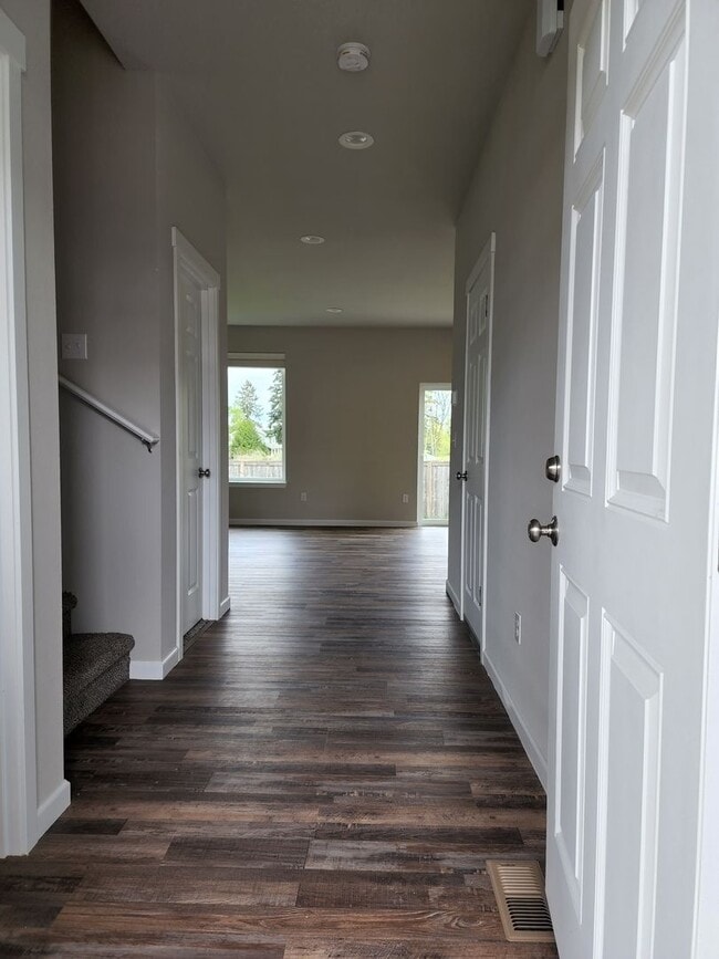 15650 View Dr Ct SE in Yelm, WA - Building Photo - Building Photo