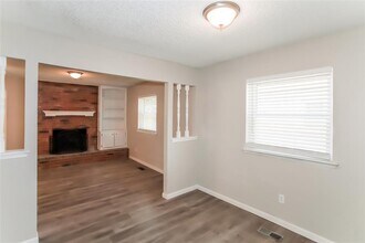 916 Clear Creek in Yukon, OK - Building Photo - Building Photo