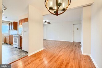 130 Royal Oak Dr in Bel Air, MD - Foto de edificio - Building Photo